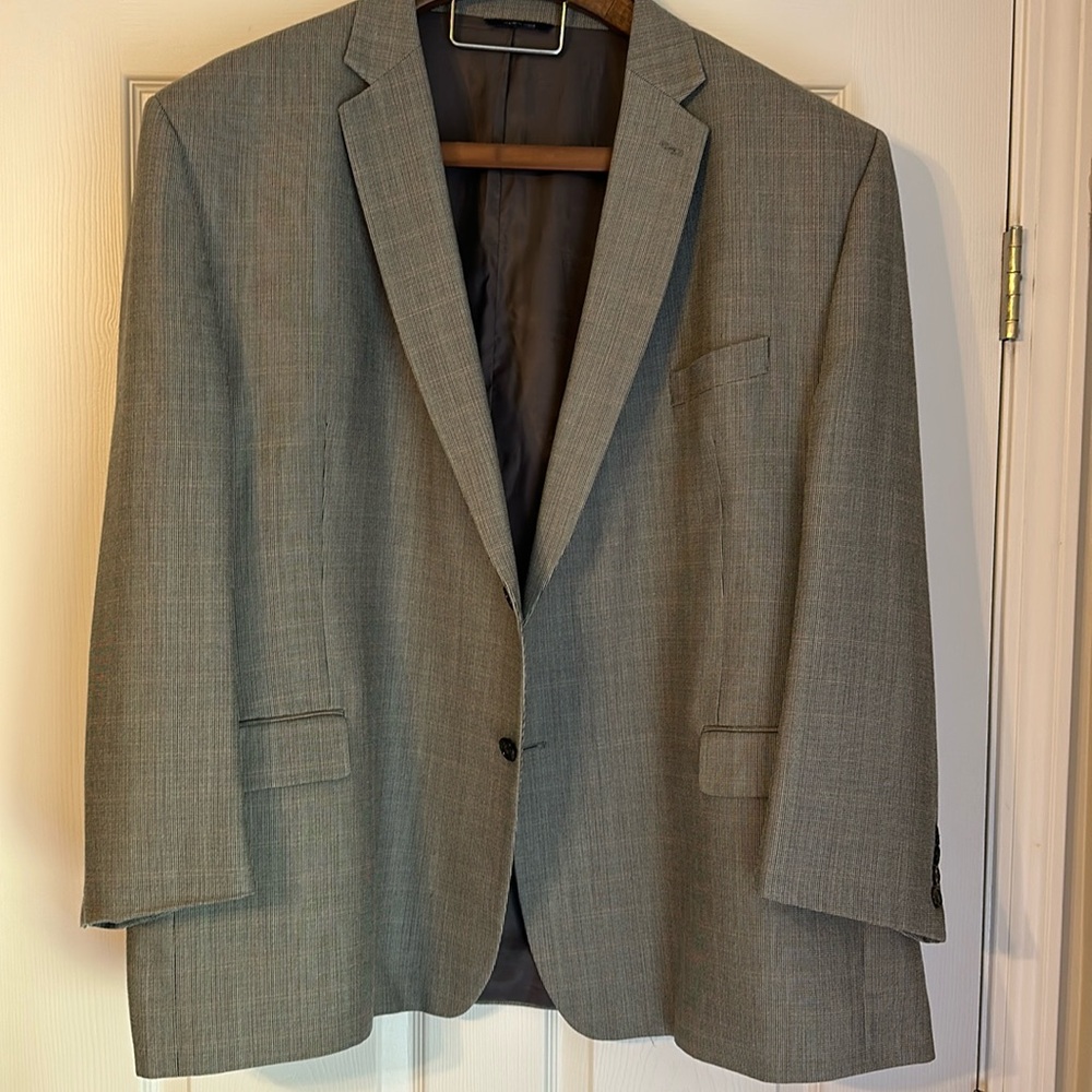 Men’s sports coat size 3xl 54-56R. Sleeves have been shortened to 23 inches.